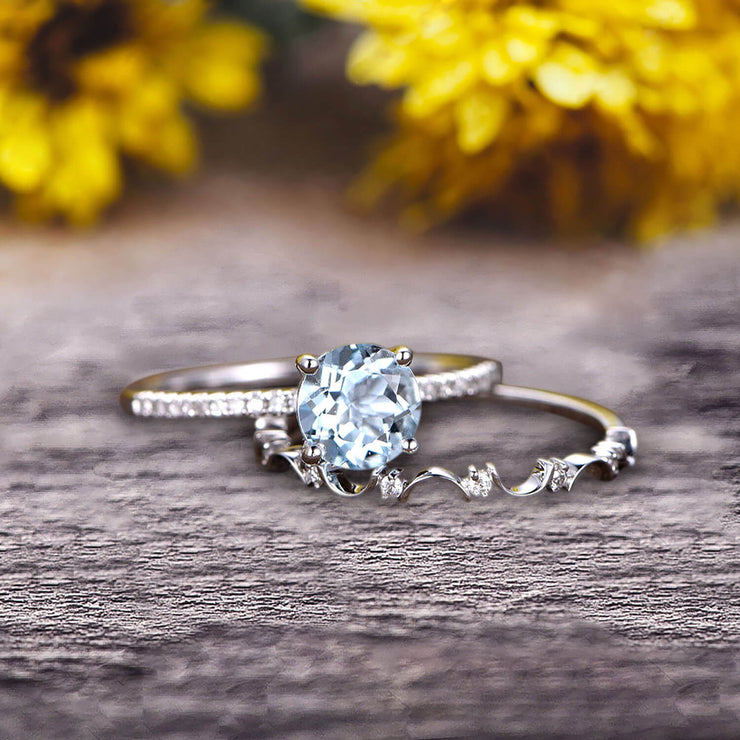 Art Deco 1.50 Carat Round Cut Natural Blue Aquamarine Ring Set Engagement Ring on 10k White Gold