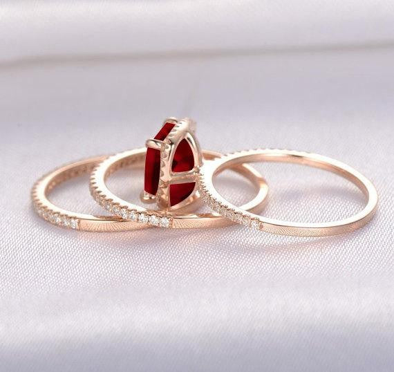 1.50 Carat Red Ruby Princess cut and Moissanite Diamond Engagement Bridal Trio Wedding Ring Set in 10k Rose Gold